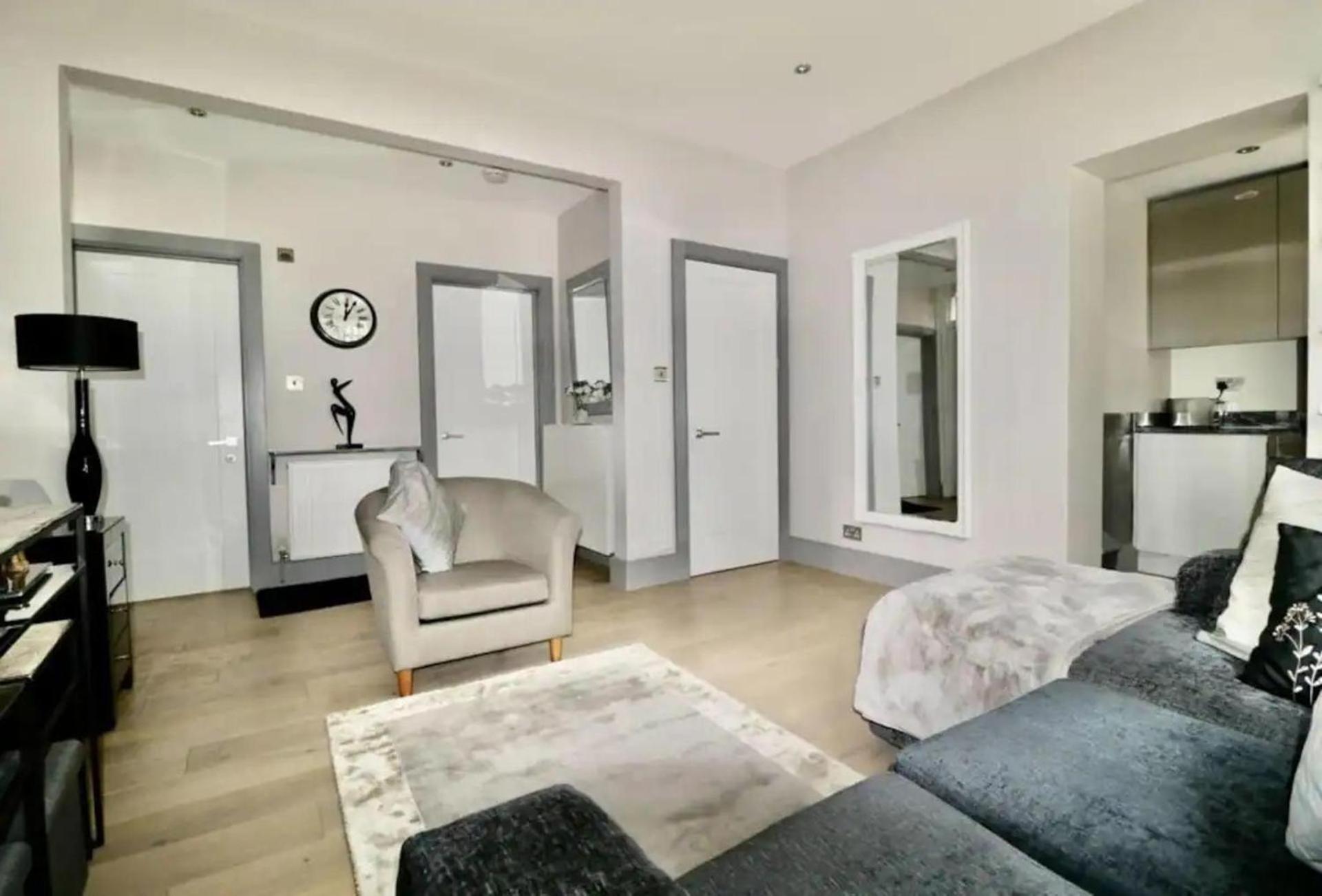 Private 1-bed In Apartment London